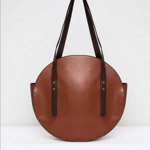 Circle shopped bag with hardware detail